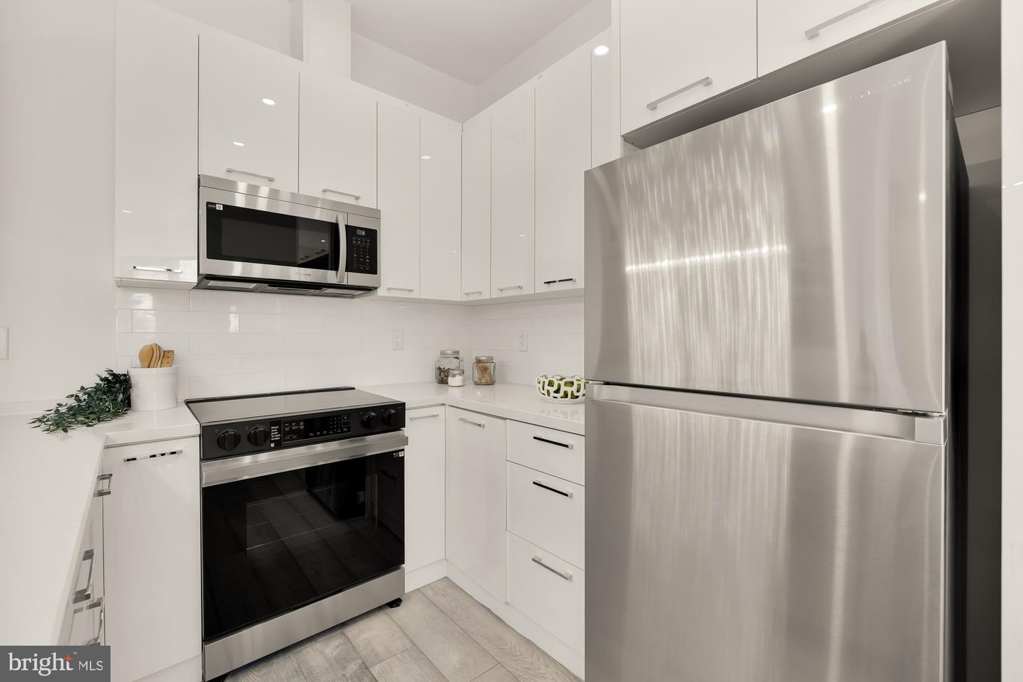 1001 RHODE ISLAND AVE NE #201, WASHINGTON, District Of Columbia 20018, 2 Bedrooms Bedrooms, ,2 BathroomsBathrooms,Residential,For sale,1001 RHODE ISLAND AVE NE #201,DCDC2199330 MLS # DCDC2199330