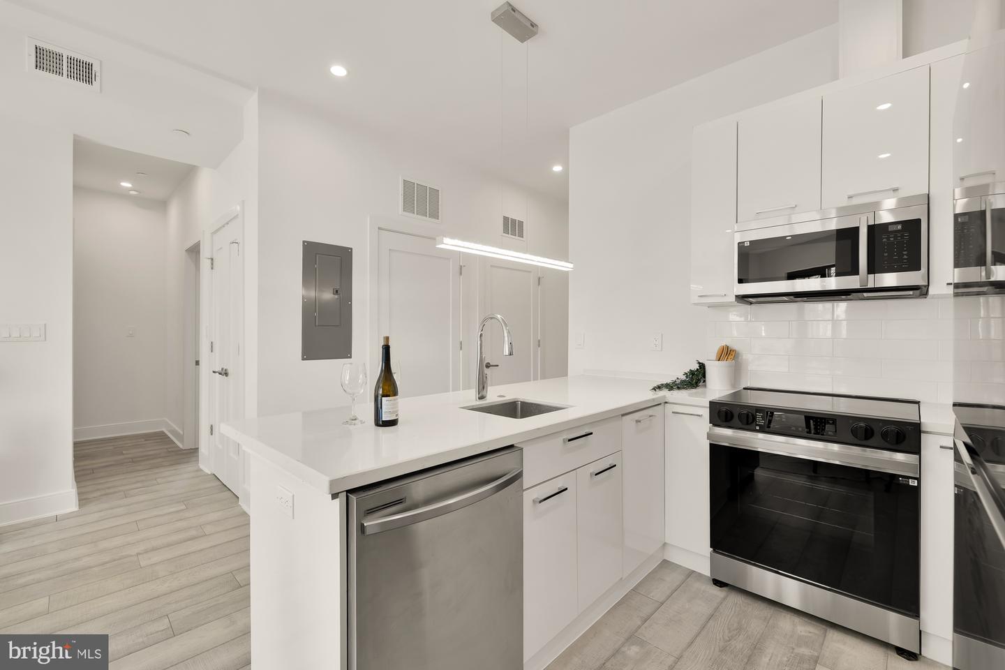 1001 RHODE ISLAND AVE NE #201, WASHINGTON, District Of Columbia 20018, 2 Bedrooms Bedrooms, ,2 BathroomsBathrooms,Residential,For sale,1001 RHODE ISLAND AVE NE #201,DCDC2199330 MLS # DCDC2199330