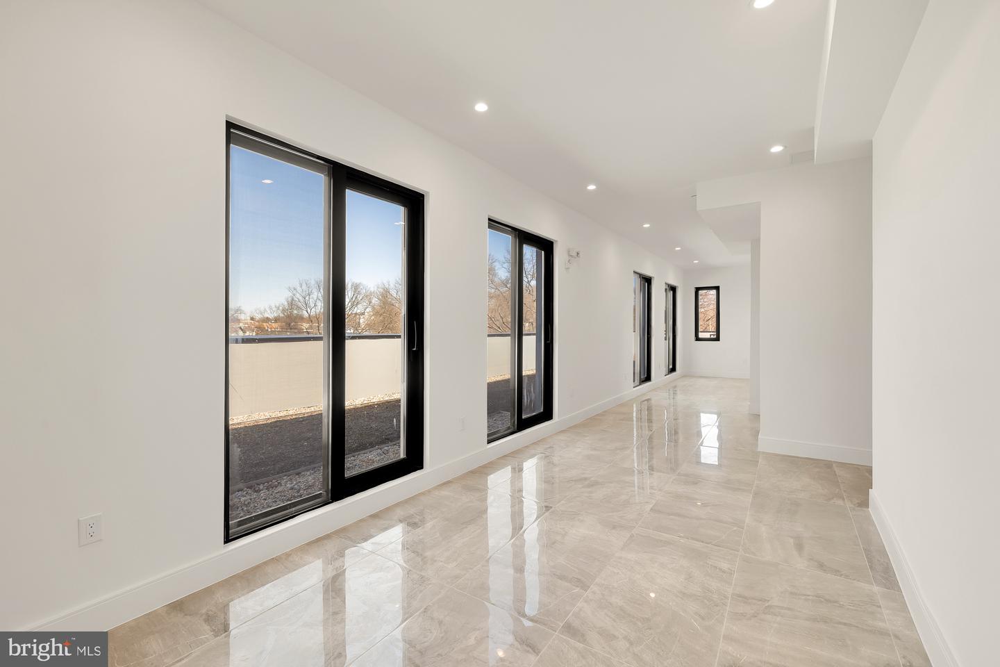 1001 RHODE ISLAND AVE NE #202, WASHINGTON, District Of Columbia 20018, 1 Bedroom Bedrooms, ,1 BathroomBathrooms,Residential,For sale,1001 RHODE ISLAND AVE NE #202,DCDC2199332 MLS # DCDC2199332