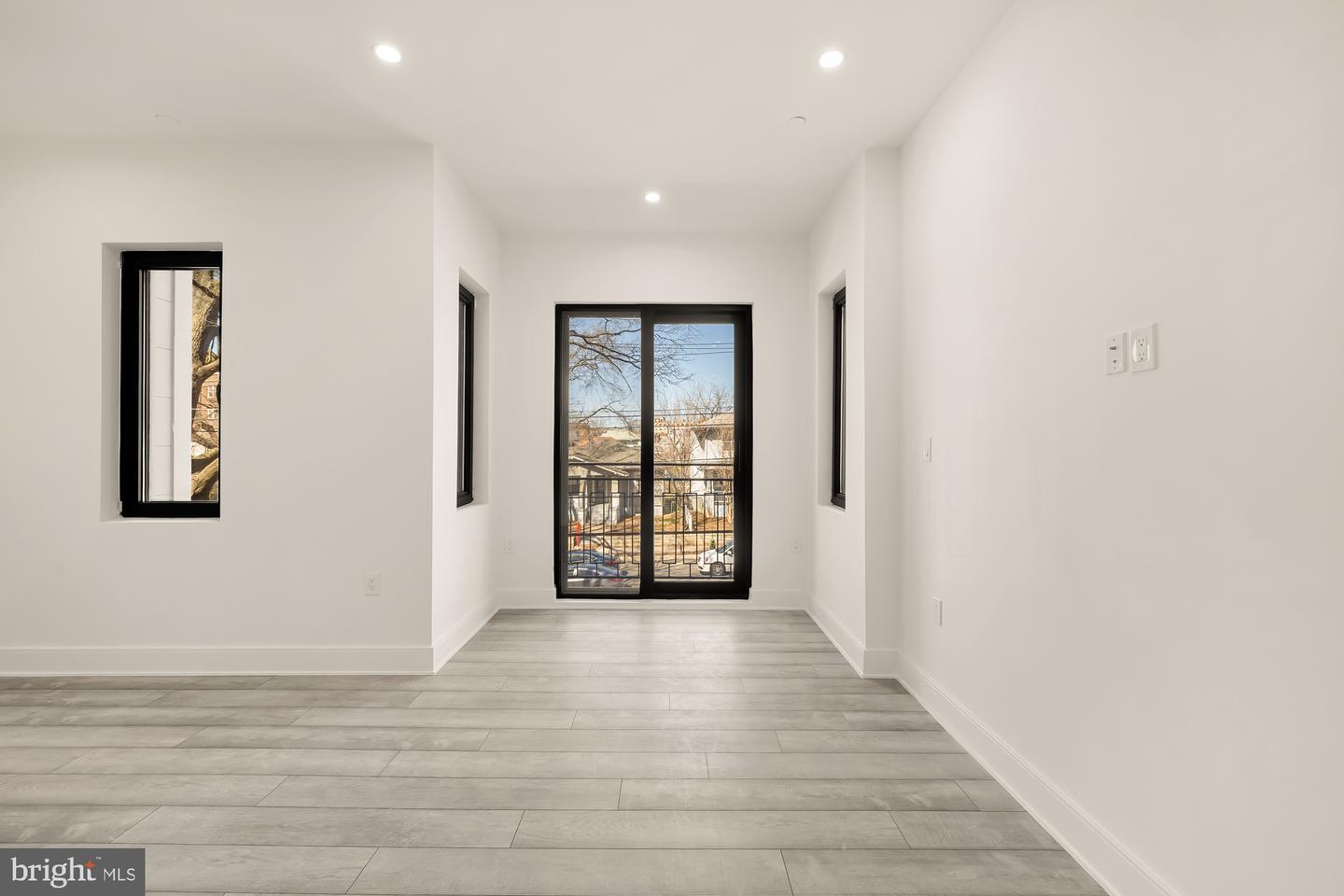 1001 RHODE ISLAND AVE NE #202, WASHINGTON, District Of Columbia 20018, 1 Bedroom Bedrooms, ,1 BathroomBathrooms,Residential,For sale,1001 RHODE ISLAND AVE NE #202,DCDC2199332 MLS # DCDC2199332