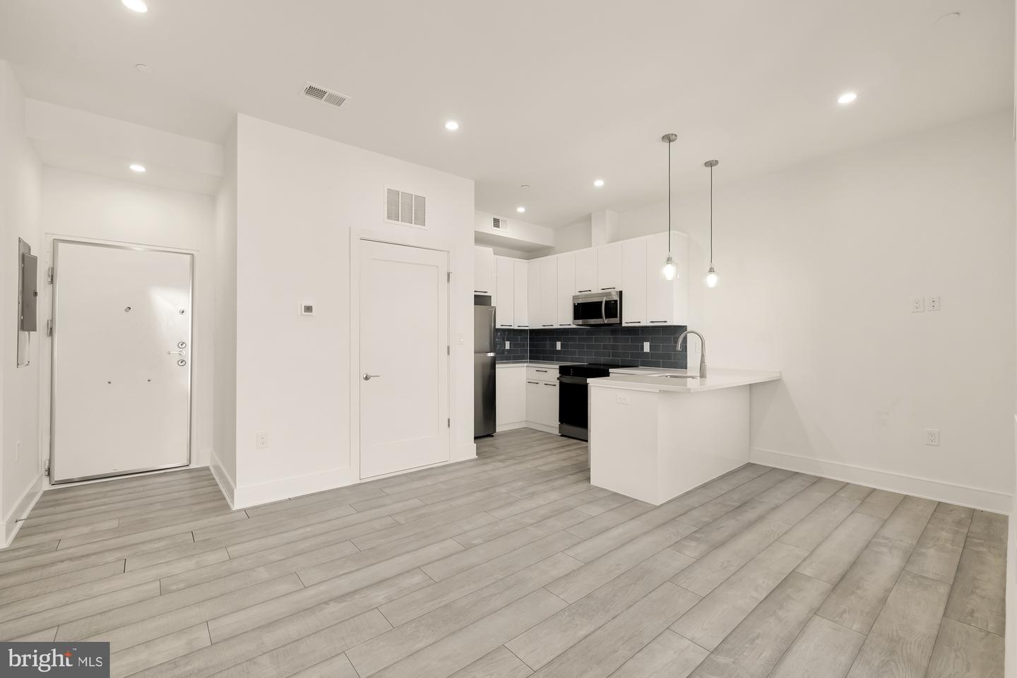 1001 RHODE ISLAND AVE NE #202, WASHINGTON, District Of Columbia 20018, 1 Bedroom Bedrooms, ,1 BathroomBathrooms,Residential,For sale,1001 RHODE ISLAND AVE NE #202,DCDC2199332 MLS # DCDC2199332