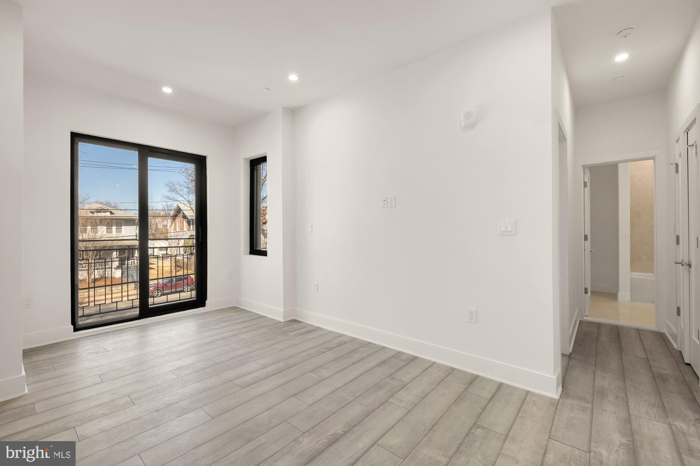 1001 RHODE ISLAND AVE NE #202, WASHINGTON, District Of Columbia 20018, 1 Bedroom Bedrooms, ,1 BathroomBathrooms,Residential,For sale,1001 RHODE ISLAND AVE NE #202,DCDC2199332 MLS # DCDC2199332