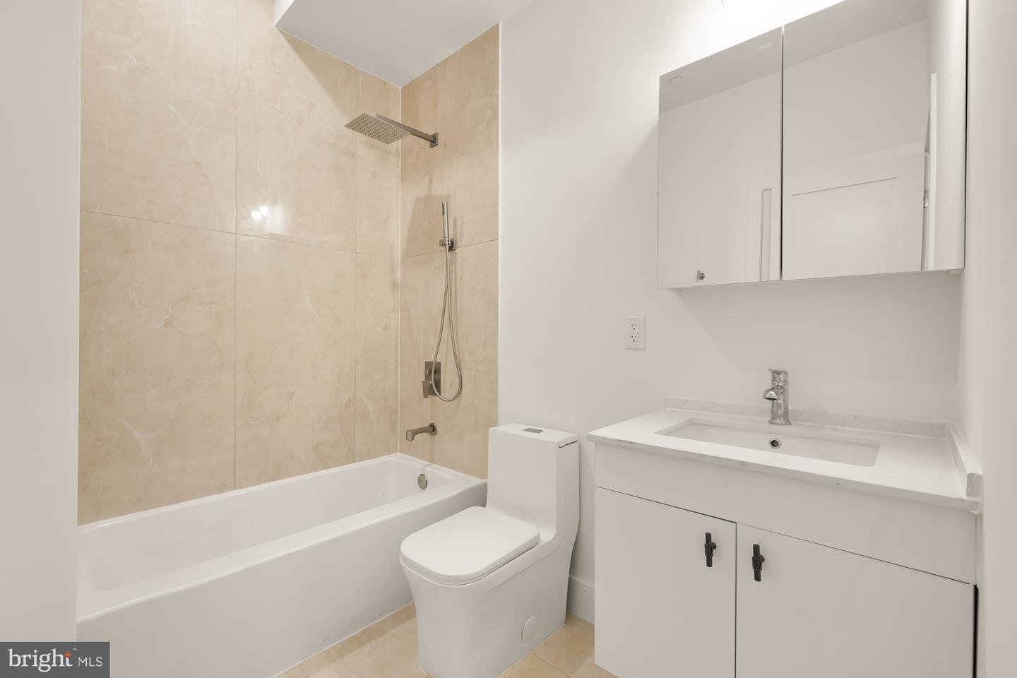 1001 RHODE ISLAND AVE NE #202, WASHINGTON, District Of Columbia 20018, 1 Bedroom Bedrooms, ,1 BathroomBathrooms,Residential,For sale,1001 RHODE ISLAND AVE NE #202,DCDC2199332 MLS # DCDC2199332