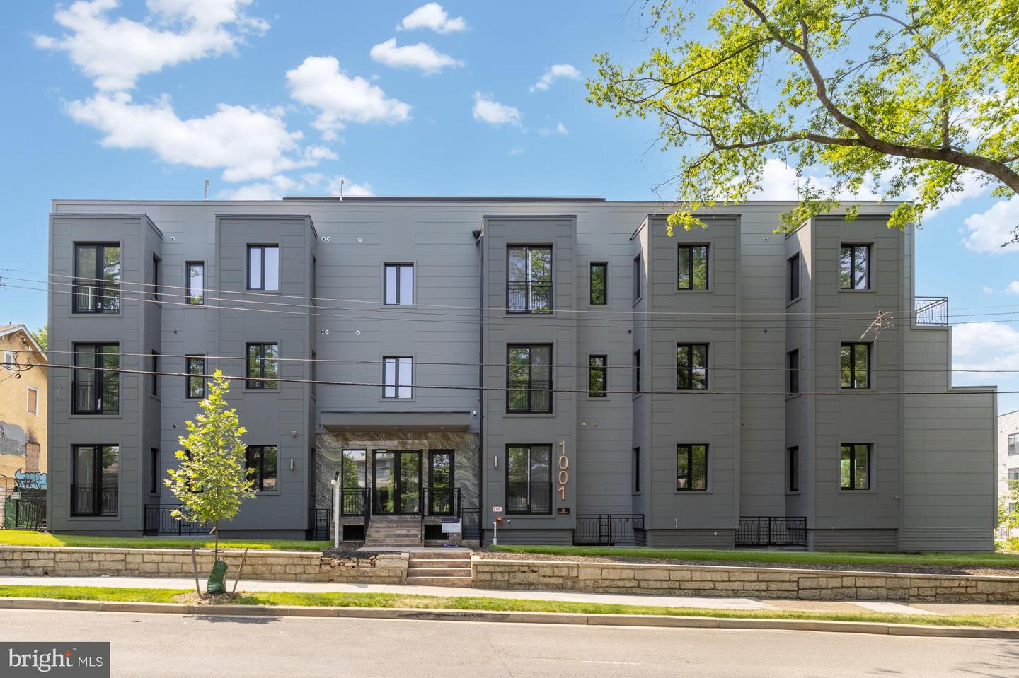 1001 RHODE ISLAND AVE NE #204, WASHINGTON, District Of Columbia 20018, 2 Bedrooms Bedrooms, ,2 BathroomsBathrooms,Residential,For sale,1001 RHODE ISLAND AVE NE #204,DCDC2199336 MLS # DCDC2199336
