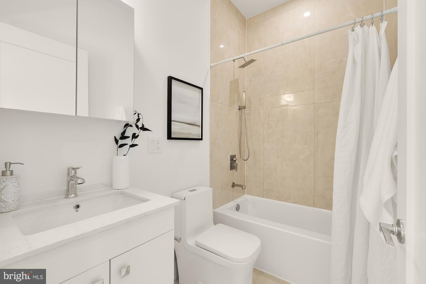1001 RHODE ISLAND AVE NE #204, WASHINGTON, District Of Columbia 20018, 2 Bedrooms Bedrooms, ,2 BathroomsBathrooms,Residential,For sale,1001 RHODE ISLAND AVE NE #204,DCDC2199336 MLS # DCDC2199336