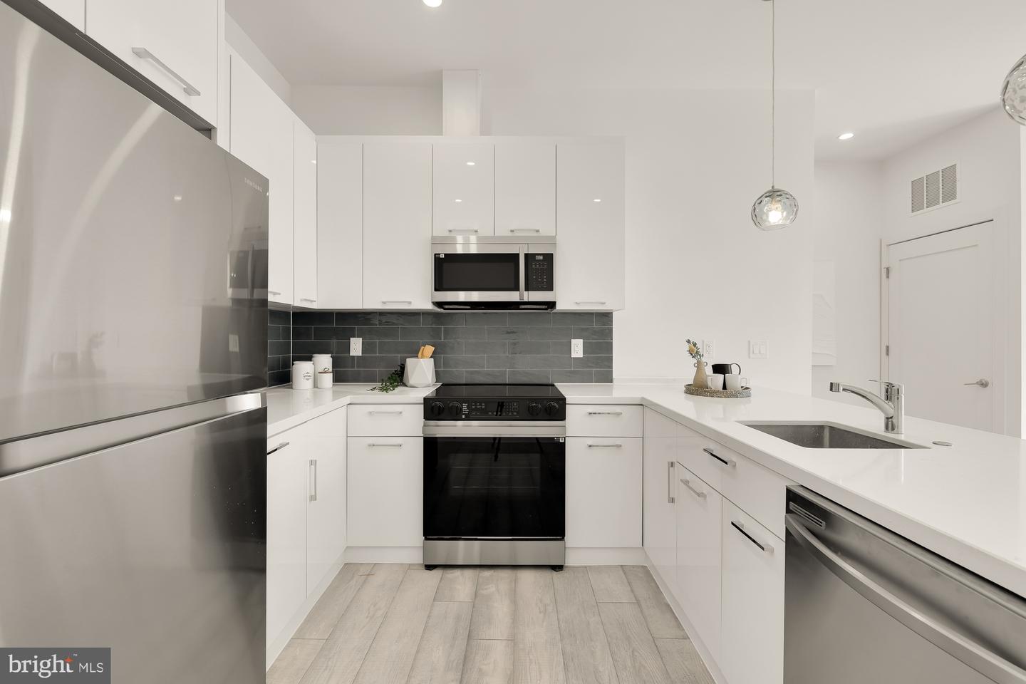 1001 RHODE ISLAND AVE NE #204, WASHINGTON, District Of Columbia 20018, 2 Bedrooms Bedrooms, ,2 BathroomsBathrooms,Residential,For sale,1001 RHODE ISLAND AVE NE #204,DCDC2199336 MLS # DCDC2199336