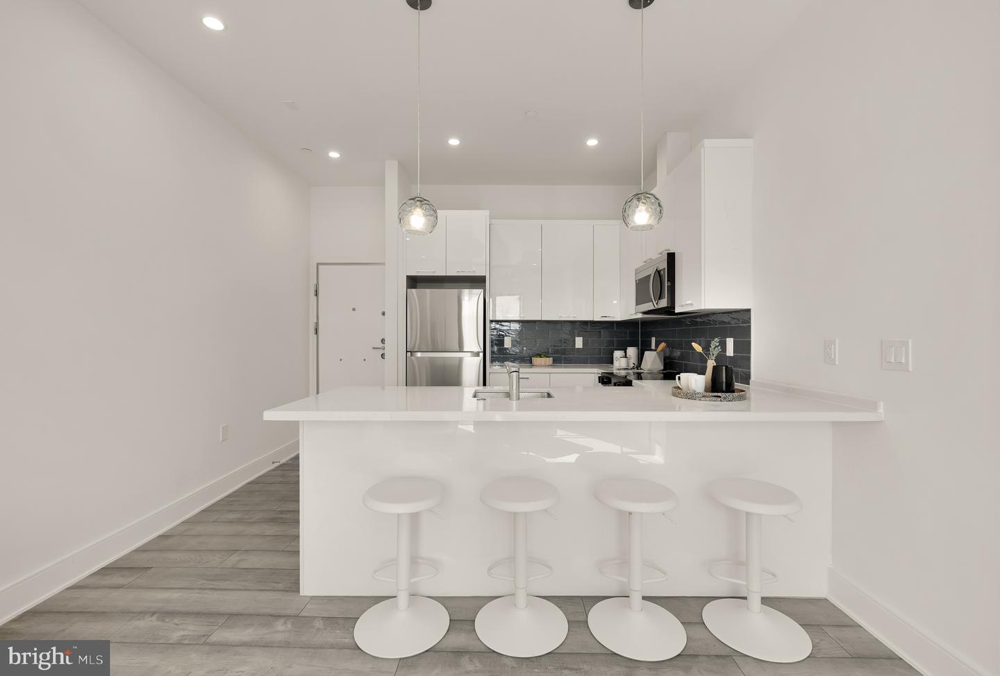 1001 RHODE ISLAND AVE NE #204, WASHINGTON, District Of Columbia 20018, 2 Bedrooms Bedrooms, ,2 BathroomsBathrooms,Residential,For sale,1001 RHODE ISLAND AVE NE #204,DCDC2199336 MLS # DCDC2199336