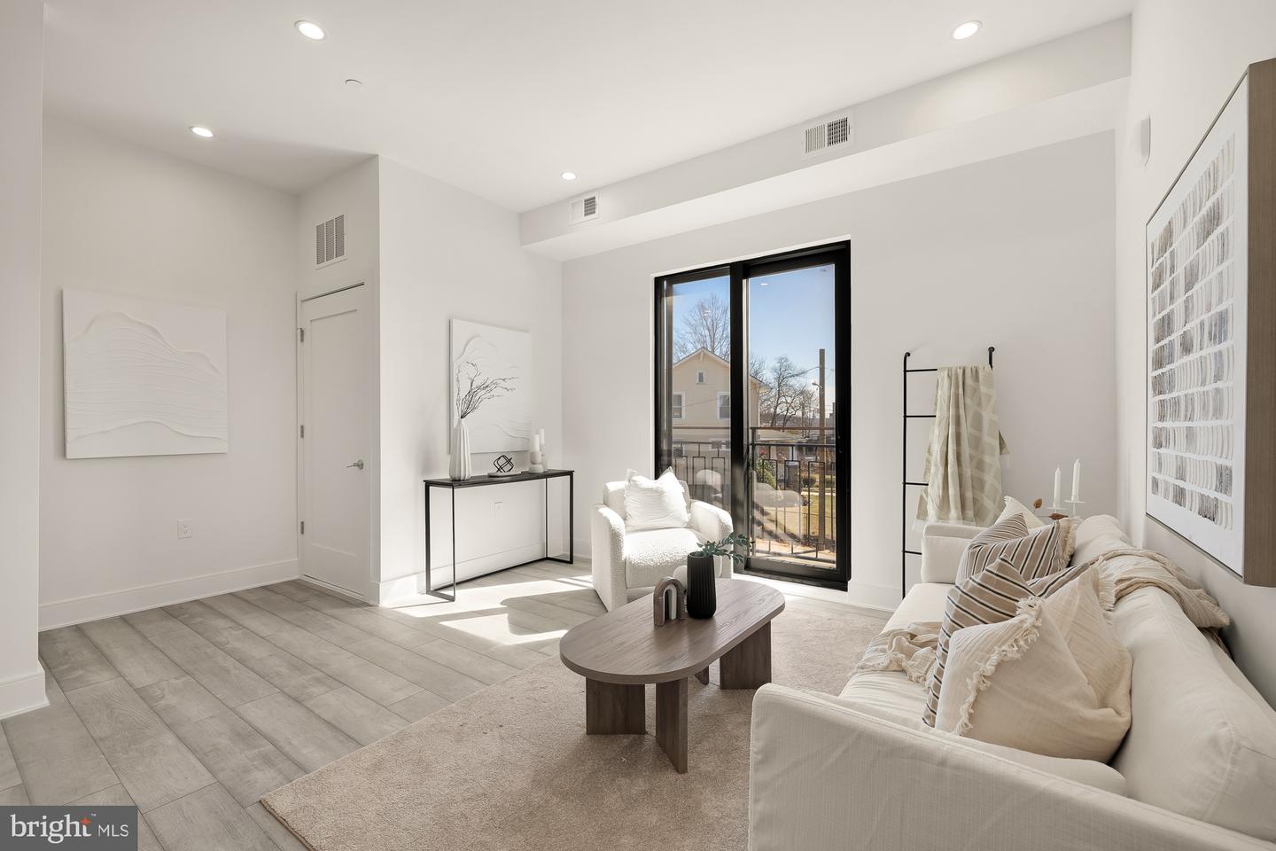 1001 RHODE ISLAND AVE NE #204, WASHINGTON, District Of Columbia 20018, 2 Bedrooms Bedrooms, ,2 BathroomsBathrooms,Residential,For sale,1001 RHODE ISLAND AVE NE #204,DCDC2199336 MLS # DCDC2199336
