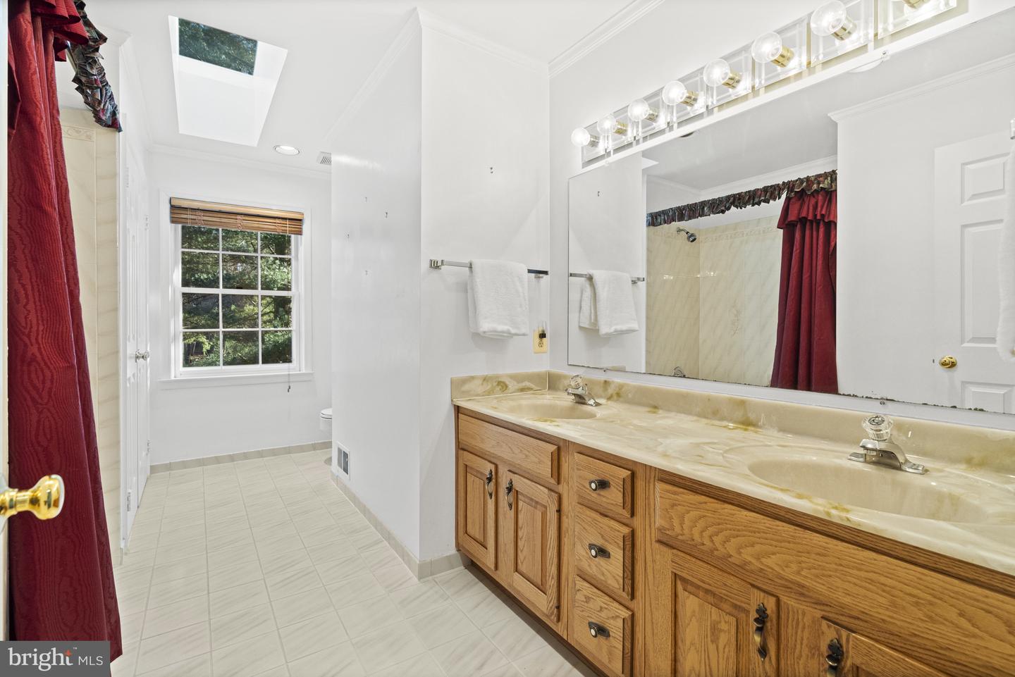 10333 HICKORY FOREST DR, OAKTON, Virginia 22124, 3 Bedrooms Bedrooms, ,2 BathroomsBathrooms,Residential,For sale,10333 HICKORY FOREST DR,VAFX2239034 MLS # VAFX2239034