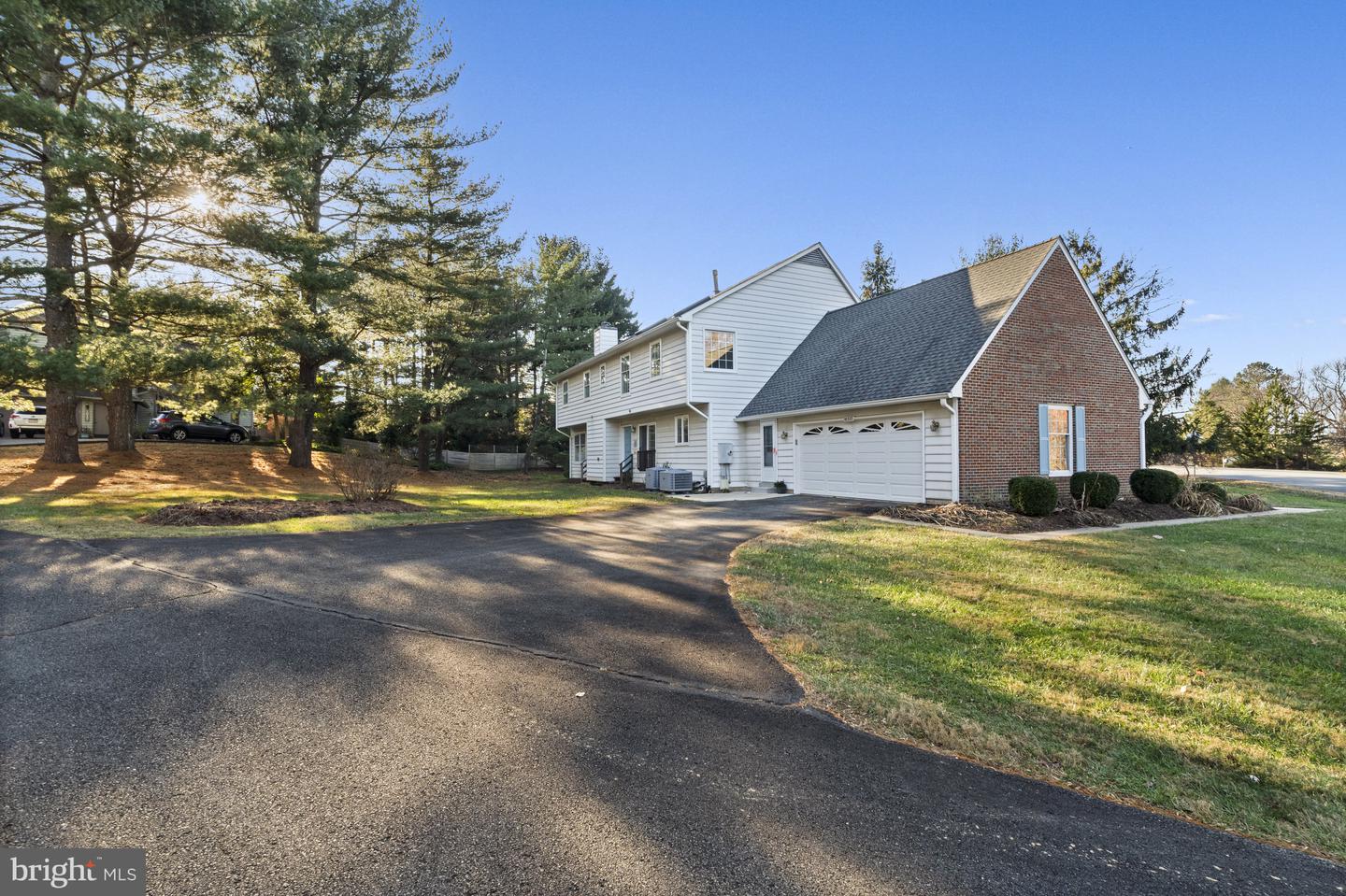 10333 HICKORY FOREST DR, OAKTON, Virginia 22124, 3 Bedrooms Bedrooms, ,2 BathroomsBathrooms,Residential,For sale,10333 HICKORY FOREST DR,VAFX2239034 MLS # VAFX2239034