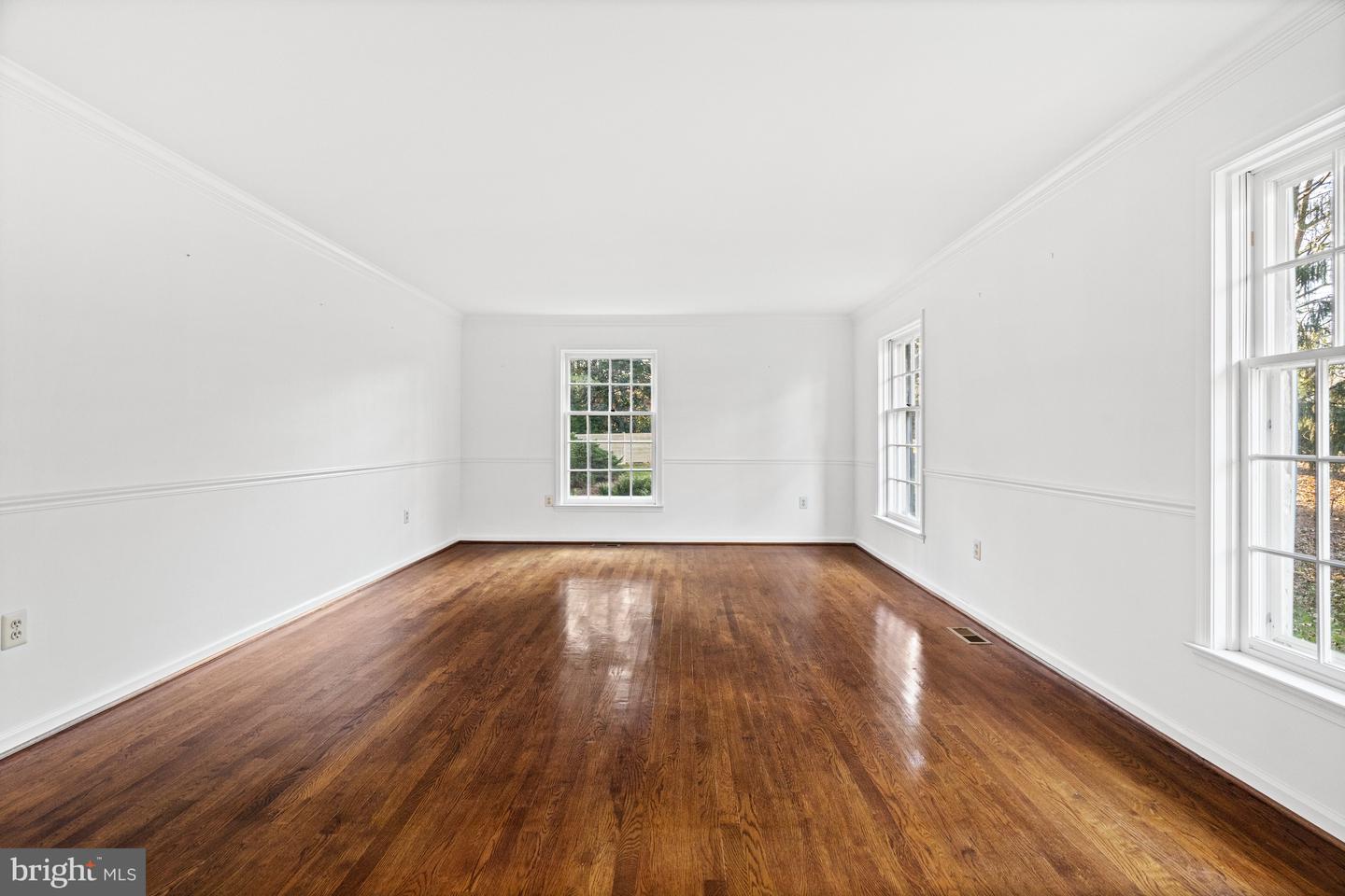 10333 HICKORY FOREST DR, OAKTON, Virginia 22124, 3 Bedrooms Bedrooms, ,2 BathroomsBathrooms,Residential,For sale,10333 HICKORY FOREST DR,VAFX2239034 MLS # VAFX2239034