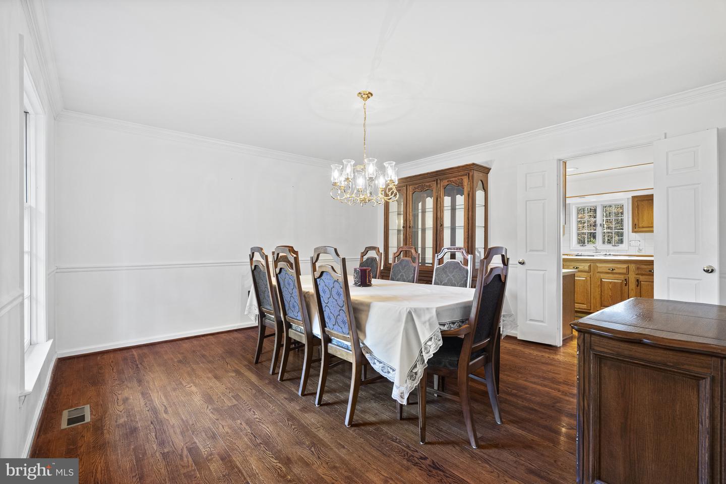 10333 HICKORY FOREST DR, OAKTON, Virginia 22124, 3 Bedrooms Bedrooms, ,2 BathroomsBathrooms,Residential,For sale,10333 HICKORY FOREST DR,VAFX2239034 MLS # VAFX2239034