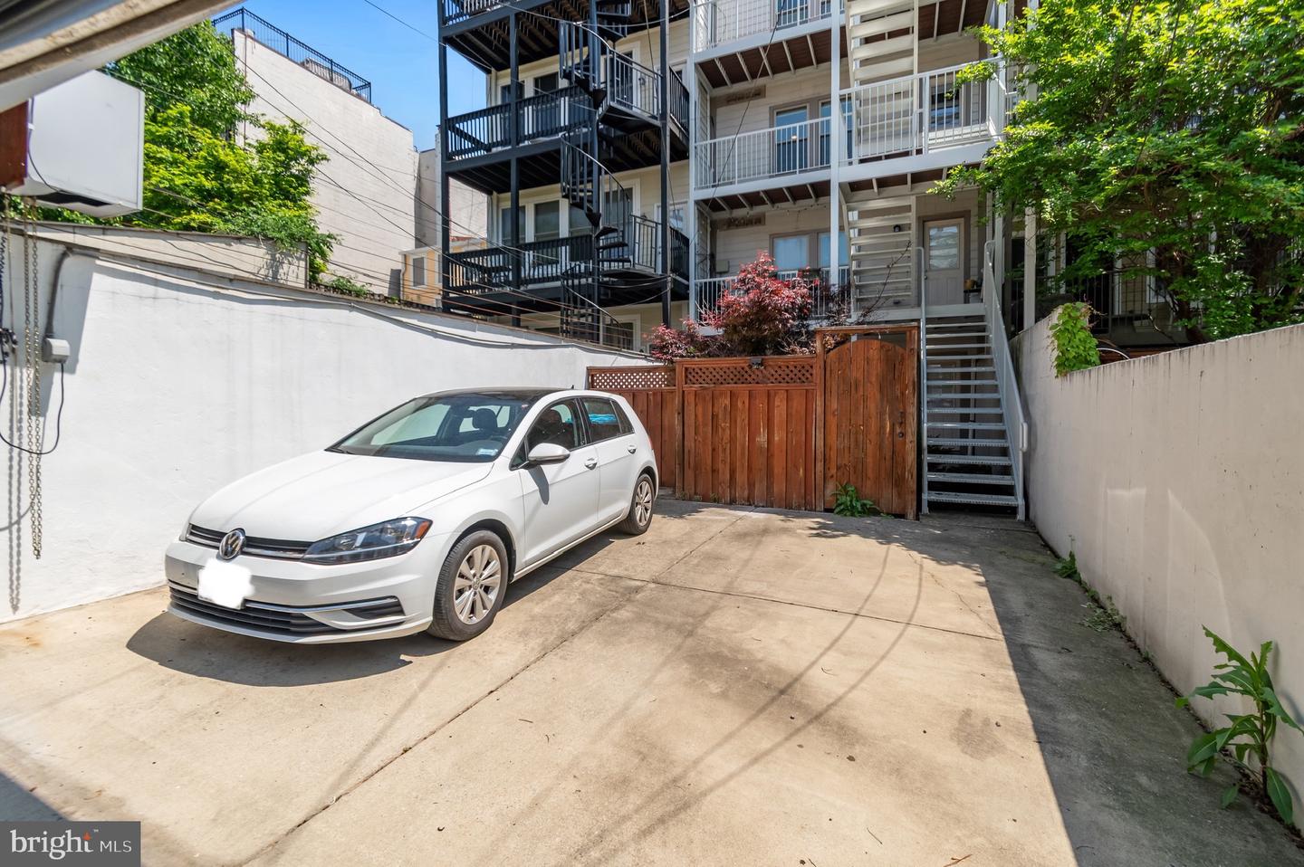 2448 ONTARIO RD NW #3, WASHINGTON, District Of Columbia 20009, 2 Bedrooms Bedrooms, ,2 BathroomsBathrooms,Residential,For sale,2448 ONTARIO RD NW #3,DCDC2199374 MLS # DCDC2199374