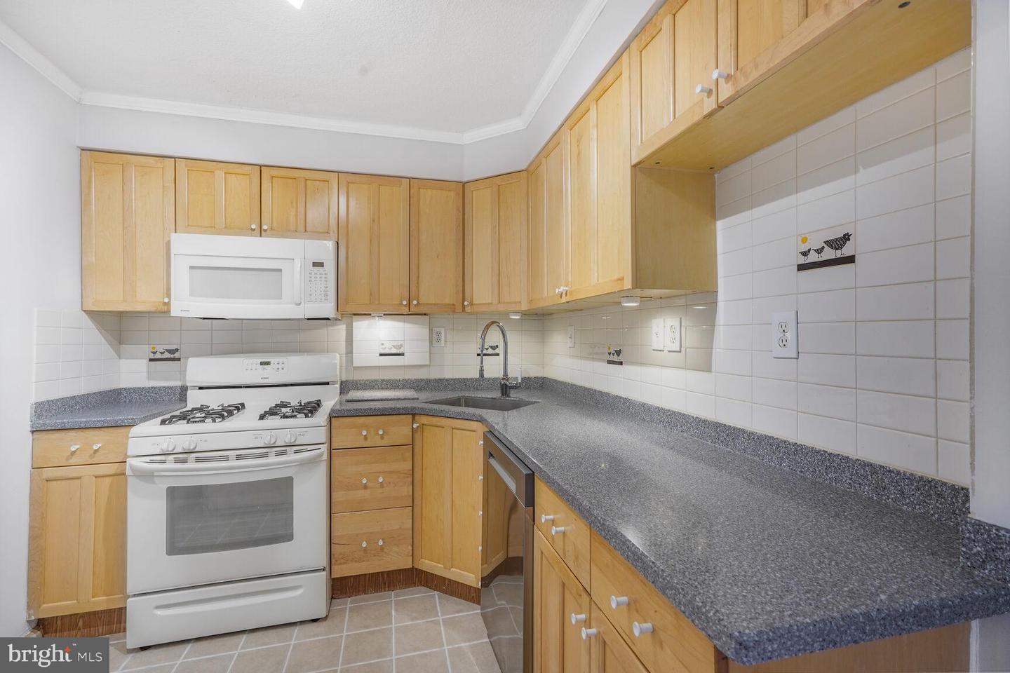 4600 S FOUR MILE RUN DR S #1014, ARLINGTON, Virginia 22204, 1 Bedroom Bedrooms, ,1 BathroomBathrooms,Residential,For sale,4600 S FOUR MILE RUN DR S #1014,VAAR2057192 MLS # VAAR2057192