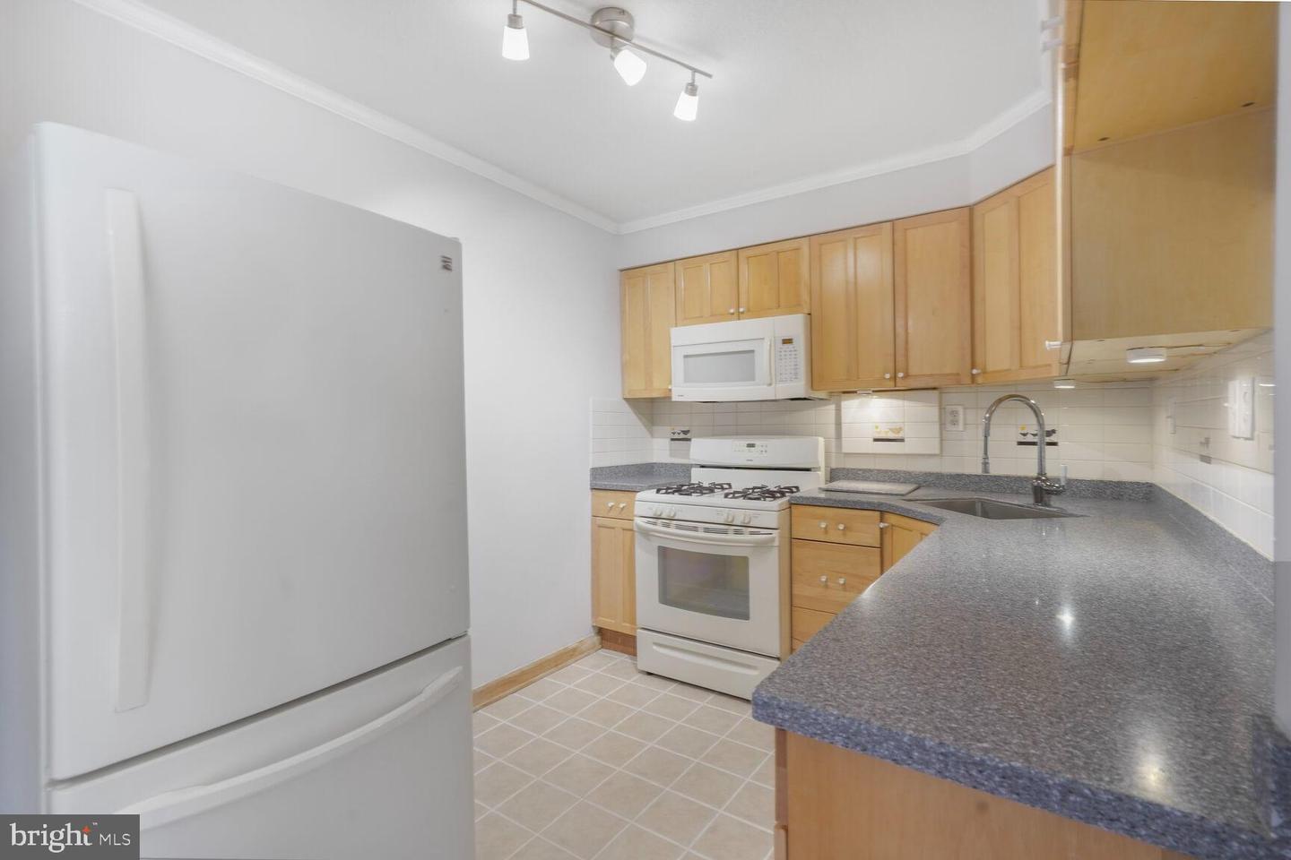4600 S FOUR MILE RUN DR S #1014, ARLINGTON, Virginia 22204, 1 Bedroom Bedrooms, ,1 BathroomBathrooms,Residential,For sale,4600 S FOUR MILE RUN DR S #1014,VAAR2057192 MLS # VAAR2057192