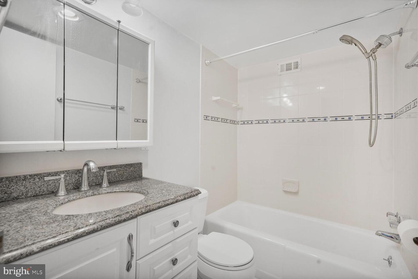 4600 S FOUR MILE RUN DR S #1014, ARLINGTON, Virginia 22204, 1 Bedroom Bedrooms, ,1 BathroomBathrooms,Residential,For sale,4600 S FOUR MILE RUN DR S #1014,VAAR2057192 MLS # VAAR2057192