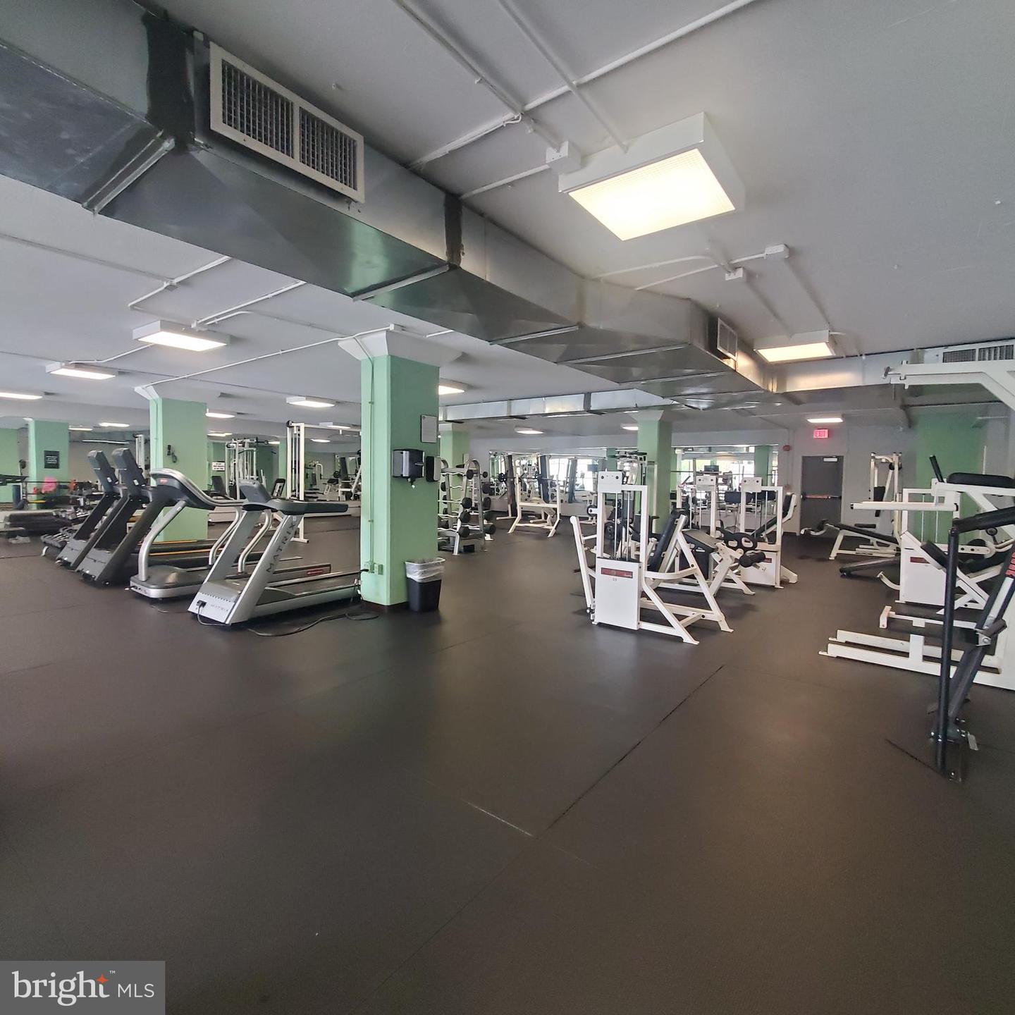 4600 S FOUR MILE RUN DR S #1014, ARLINGTON, Virginia 22204, 1 Bedroom Bedrooms, ,1 BathroomBathrooms,Residential,For sale,4600 S FOUR MILE RUN DR S #1014,VAAR2057192 MLS # VAAR2057192