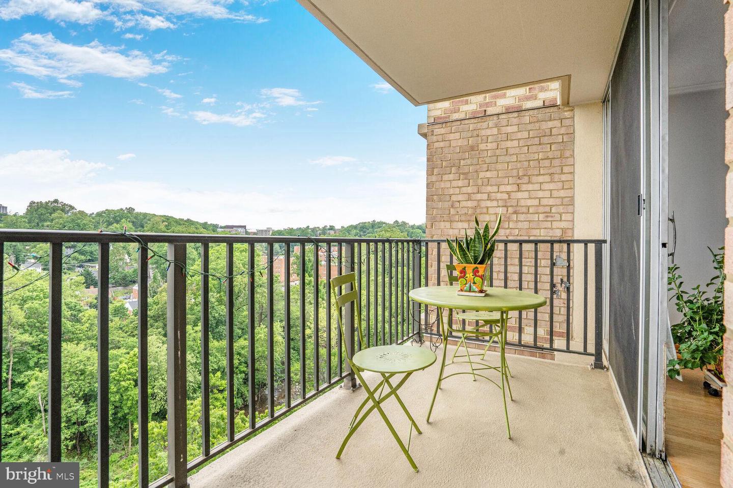 4600 S FOUR MILE RUN DR S #1014, ARLINGTON, Virginia 22204, 1 Bedroom Bedrooms, ,1 BathroomBathrooms,Residential,For sale,4600 S FOUR MILE RUN DR S #1014,VAAR2057192 MLS # VAAR2057192