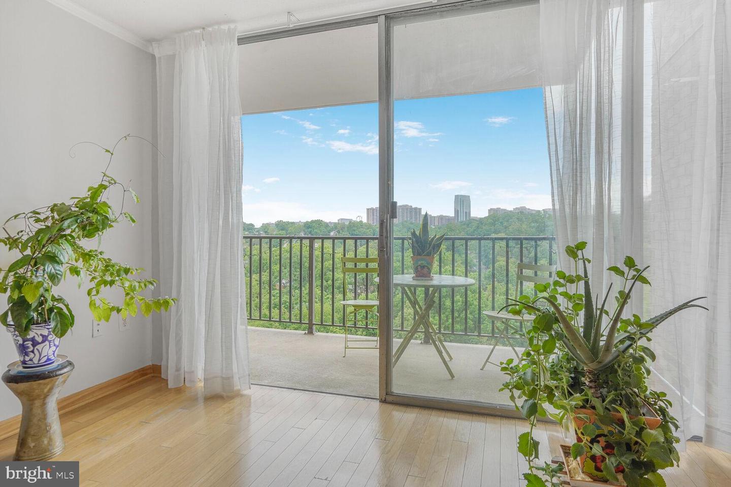 4600 S FOUR MILE RUN DR S #1014, ARLINGTON, Virginia 22204, 1 Bedroom Bedrooms, ,1 BathroomBathrooms,Residential,For sale,4600 S FOUR MILE RUN DR S #1014,VAAR2057192 MLS # VAAR2057192