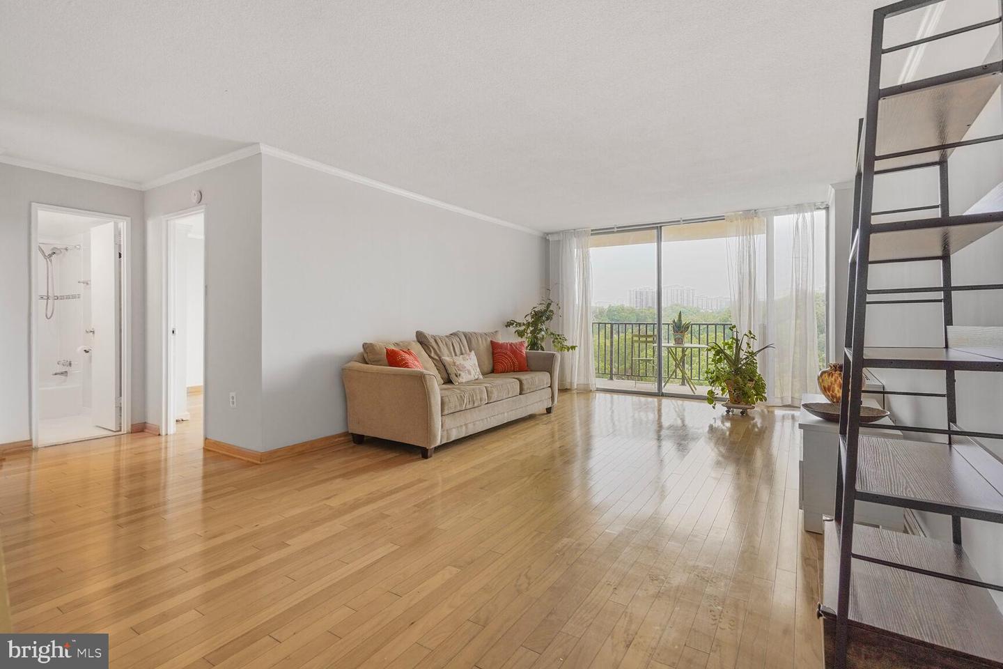 4600 S FOUR MILE RUN DR S #1014, ARLINGTON, Virginia 22204, 1 Bedroom Bedrooms, ,1 BathroomBathrooms,Residential,For sale,4600 S FOUR MILE RUN DR S #1014,VAAR2057192 MLS # VAAR2057192