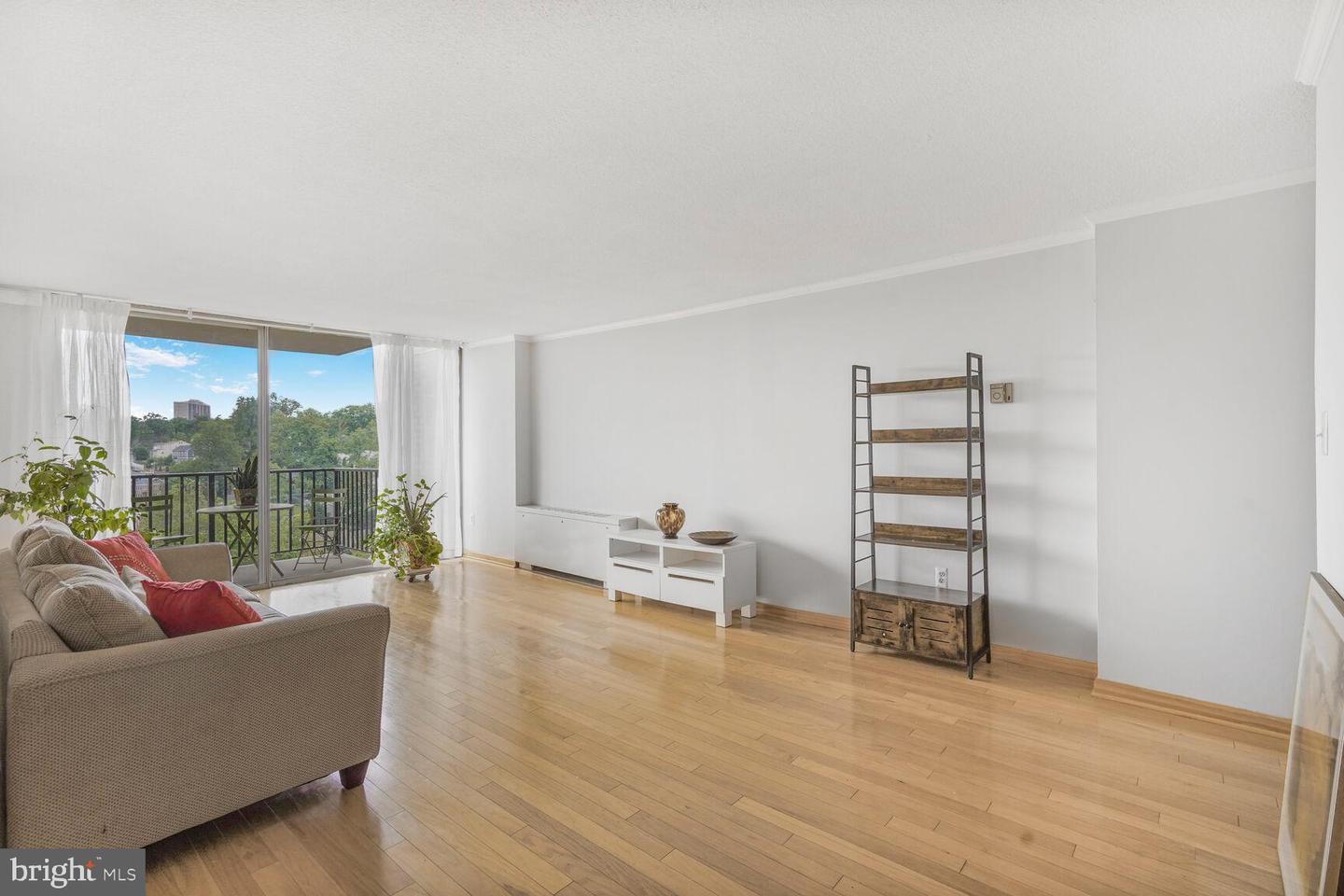 4600 S FOUR MILE RUN DR S #1014, ARLINGTON, Virginia 22204, 1 Bedroom Bedrooms, ,1 BathroomBathrooms,Residential,For sale,4600 S FOUR MILE RUN DR S #1014,VAAR2057192 MLS # VAAR2057192