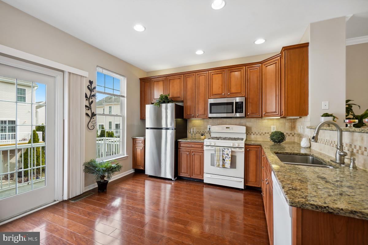 42812 SMALLWOOD TER, CHANTILLY, Virginia 20152, 3 Bedrooms Bedrooms, ,3 BathroomsBathrooms,Residential,For sale,42812 SMALLWOOD TER,VALO2095836 MLS # VALO2095836