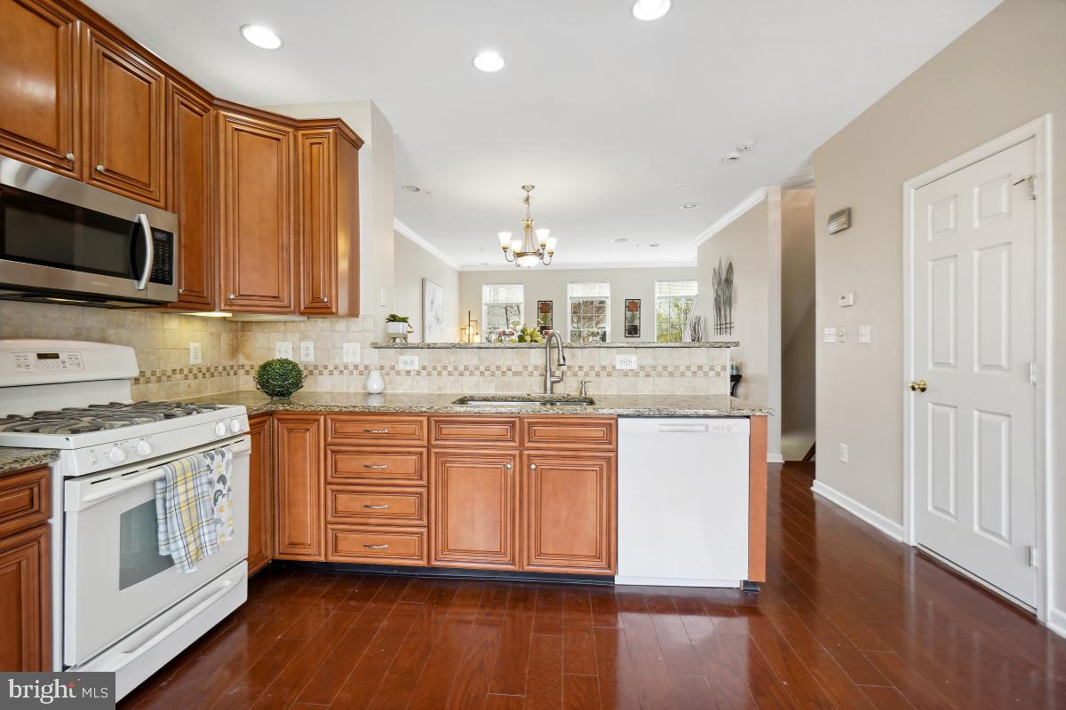 42812 SMALLWOOD TER, CHANTILLY, Virginia 20152, 3 Bedrooms Bedrooms, ,3 BathroomsBathrooms,Residential,For sale,42812 SMALLWOOD TER,VALO2095836 MLS # VALO2095836