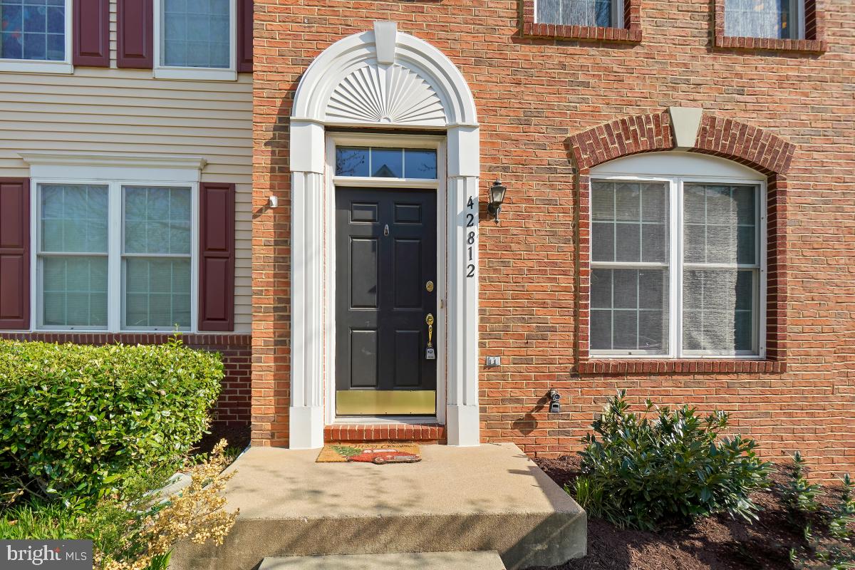 42812 SMALLWOOD TER, CHANTILLY, Virginia 20152, 3 Bedrooms Bedrooms, ,3 BathroomsBathrooms,Residential,For sale,42812 SMALLWOOD TER,VALO2095836 MLS # VALO2095836