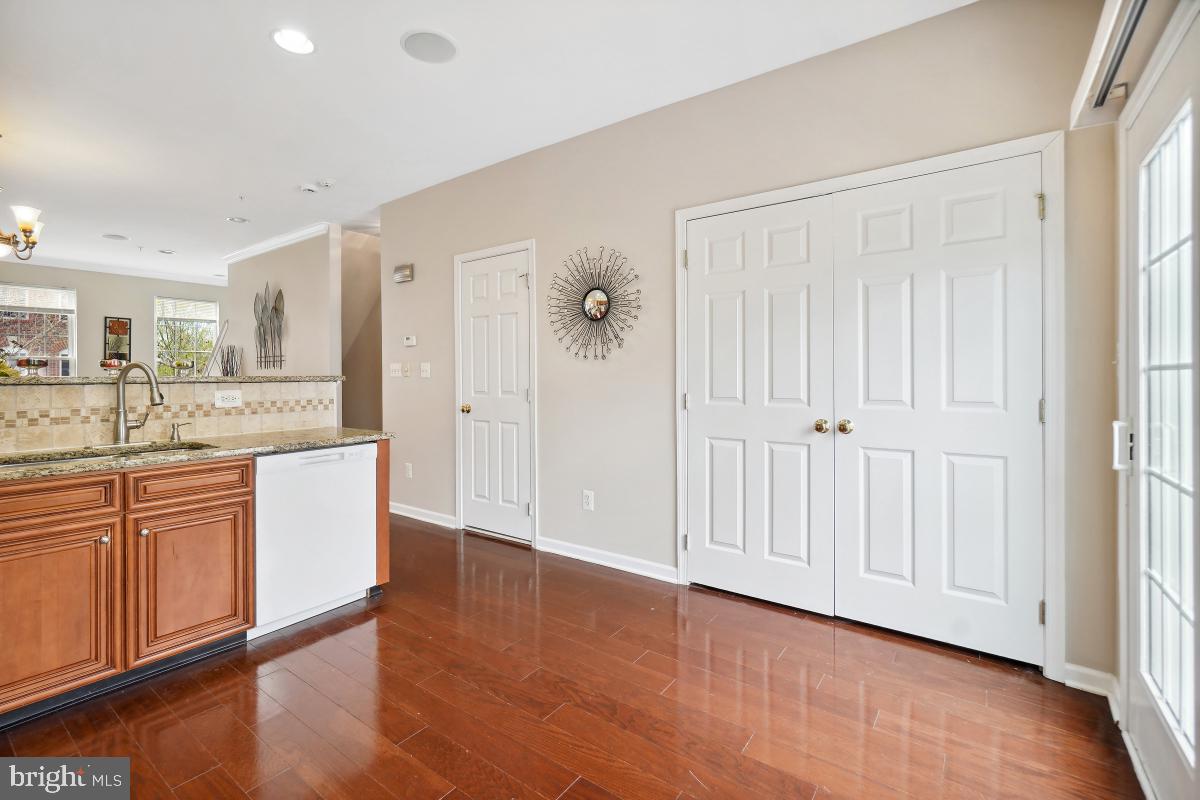 42812 SMALLWOOD TER, CHANTILLY, Virginia 20152, 3 Bedrooms Bedrooms, ,3 BathroomsBathrooms,Residential,For sale,42812 SMALLWOOD TER,VALO2095836 MLS # VALO2095836