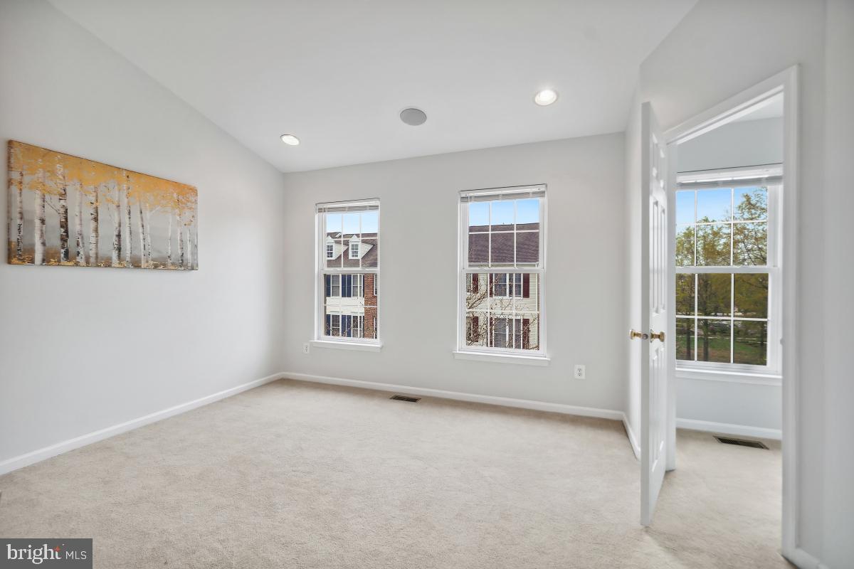 42812 SMALLWOOD TER, CHANTILLY, Virginia 20152, 3 Bedrooms Bedrooms, ,3 BathroomsBathrooms,Residential,For sale,42812 SMALLWOOD TER,VALO2095836 MLS # VALO2095836
