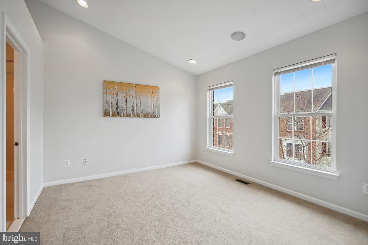 42812 SMALLWOOD TER, CHANTILLY, Virginia 20152, 3 Bedrooms Bedrooms, ,3 BathroomsBathrooms,Residential,For sale,42812 SMALLWOOD TER,VALO2095836 MLS # VALO2095836
