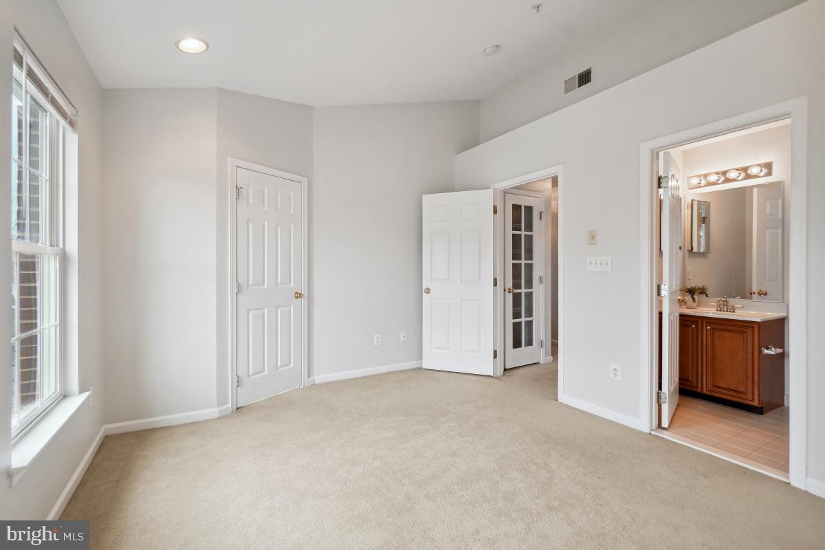 42812 SMALLWOOD TER, CHANTILLY, Virginia 20152, 3 Bedrooms Bedrooms, ,3 BathroomsBathrooms,Residential,For sale,42812 SMALLWOOD TER,VALO2095836 MLS # VALO2095836