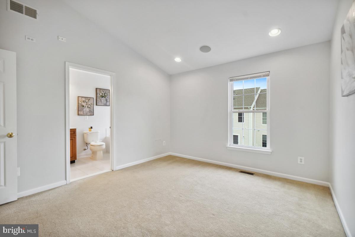 42812 SMALLWOOD TER, CHANTILLY, Virginia 20152, 3 Bedrooms Bedrooms, ,3 BathroomsBathrooms,Residential,For sale,42812 SMALLWOOD TER,VALO2095836 MLS # VALO2095836