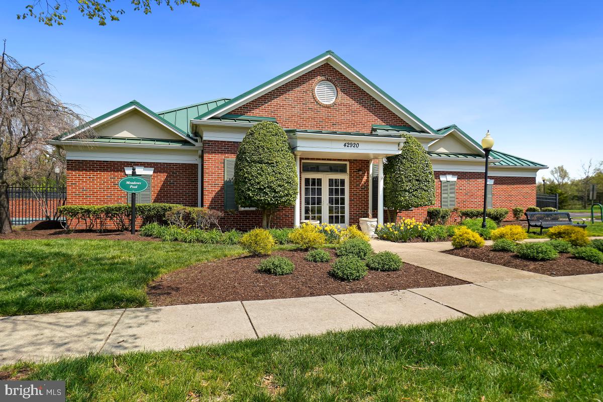 42812 SMALLWOOD TER, CHANTILLY, Virginia 20152, 3 Bedrooms Bedrooms, ,3 BathroomsBathrooms,Residential,For sale,42812 SMALLWOOD TER,VALO2095836 MLS # VALO2095836