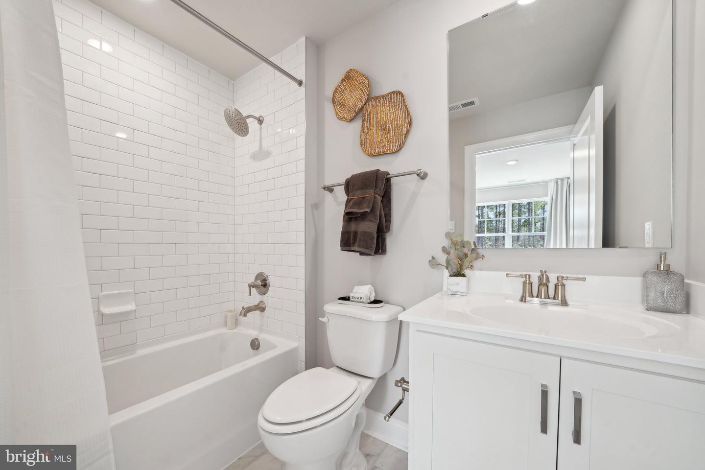 187 FAIRFIELD DR, STAUNTON, Virginia 24401, 5 Bedrooms Bedrooms, ,4 BathroomsBathrooms,Residential,For sale,187 FAIRFIELD DR,VAAG2000590 MLS # VAAG2000590