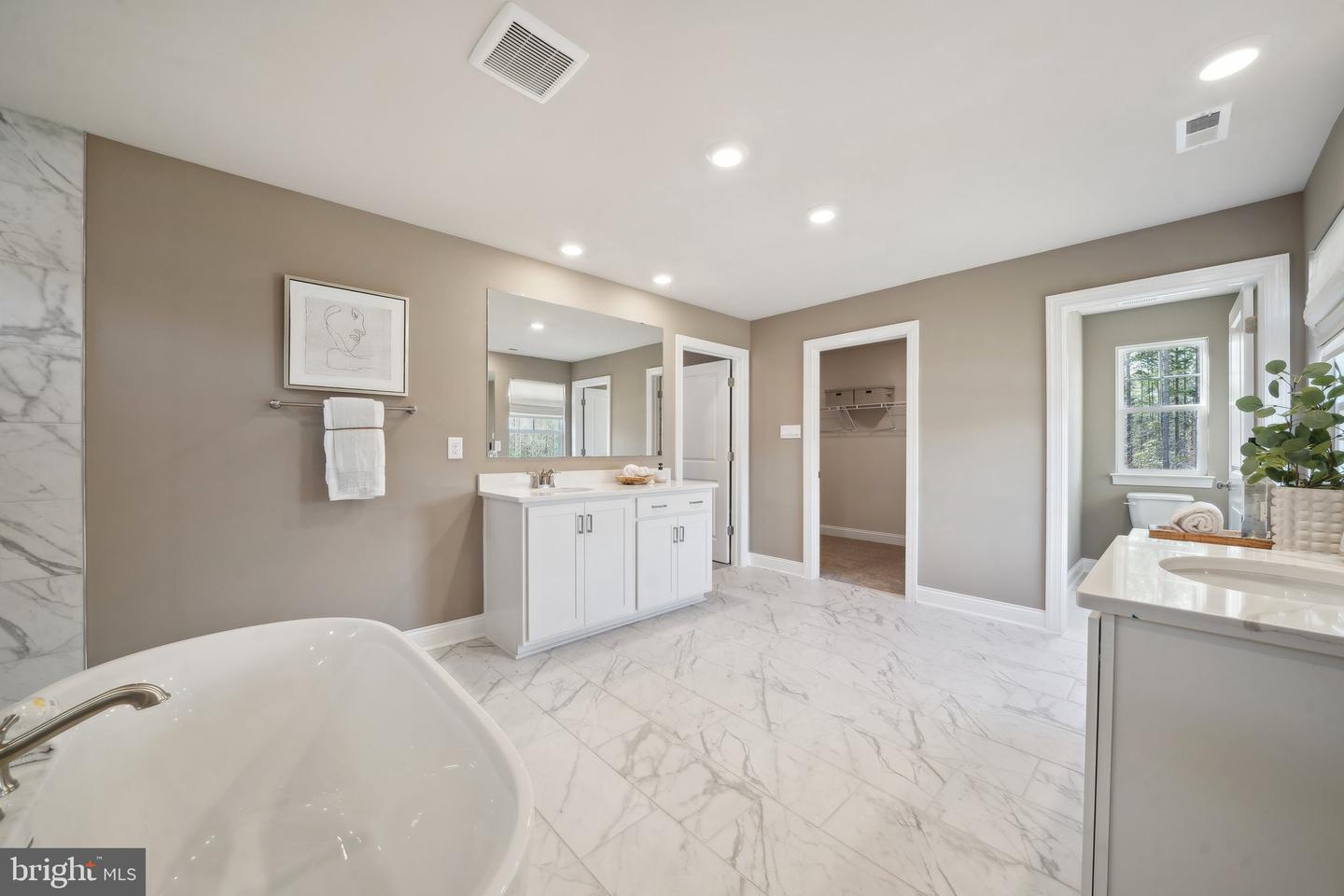187 FAIRFIELD DR, STAUNTON, Virginia 24401, 5 Bedrooms Bedrooms, ,4 BathroomsBathrooms,Residential,For sale,187 FAIRFIELD DR,VAAG2000590 MLS # VAAG2000590