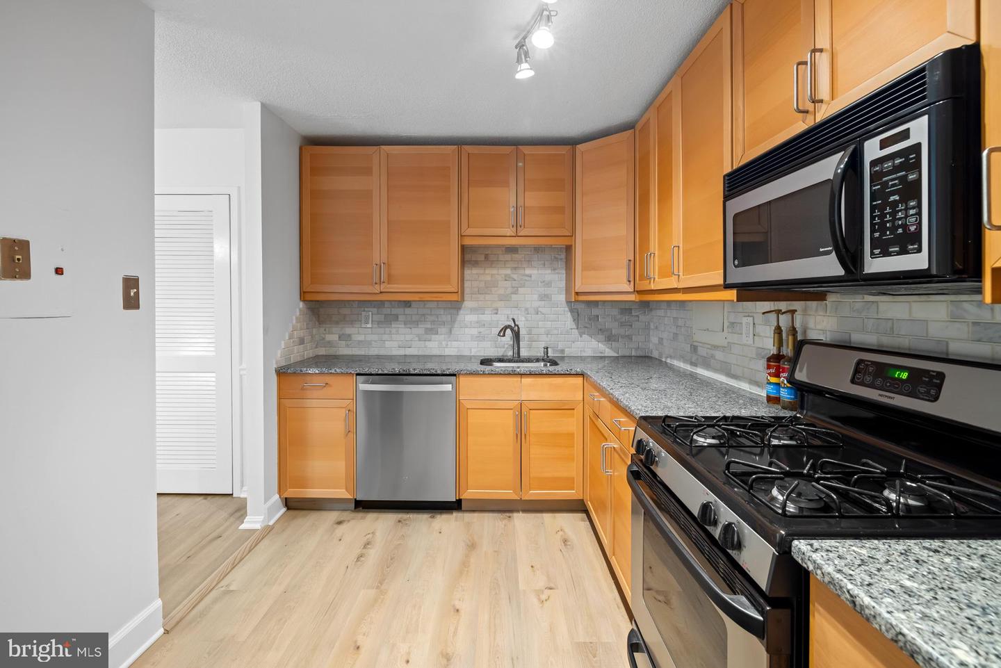 1300 ARMY NAVY DR #415, ARLINGTON, Virginia 22202, 1 Bedroom Bedrooms, ,1 BathroomBathrooms,Residential,For sale,1300 ARMY NAVY DR #415,VAAR2057208 MLS # VAAR2057208