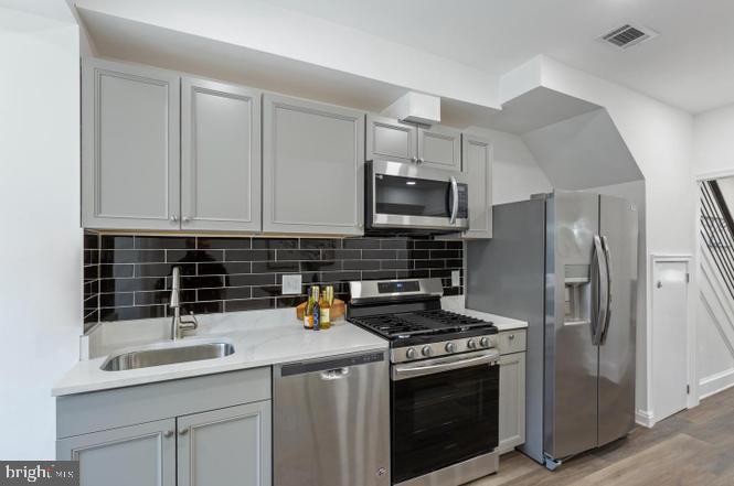756 19TH ST NE, WASHINGTON, District Of Columbia 20002, 5 Bedrooms Bedrooms, 12 Rooms Rooms,3 BathroomsBathrooms,Residential,For sale,756 19TH ST NE,DCDC2199558 MLS # DCDC2199558