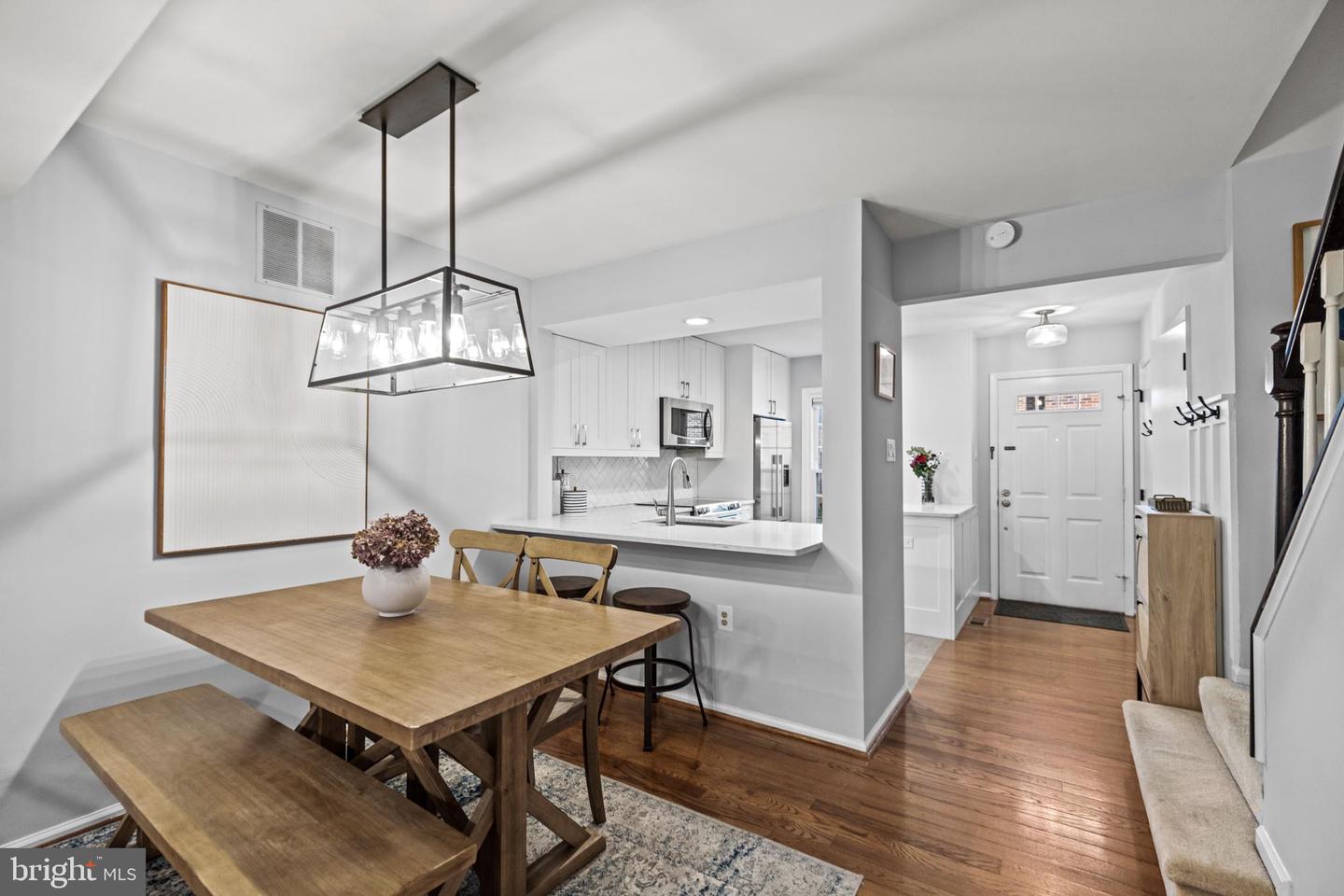 2512 S ARLINGTON MILL DR #5, ARLINGTON, Virginia 22206, 3 Bedrooms Bedrooms, ,2 BathroomsBathrooms,Residential,For sale,2512 S ARLINGTON MILL DR #5,VAAR2053348 MLS # VAAR2053348
