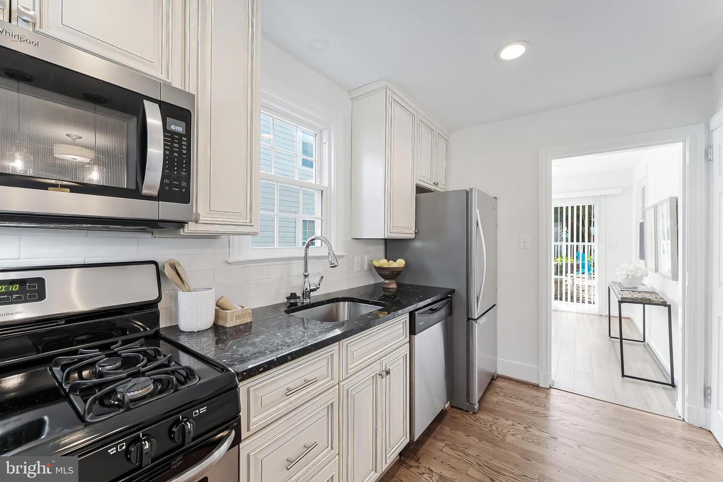 3912 6TH ST S, ARLINGTON, Virginia 22204, 3 Bedrooms Bedrooms, ,3 BathroomsBathrooms,Residential,For sale,3912 6TH ST S,VAAR2053366 MLS # VAAR2053366