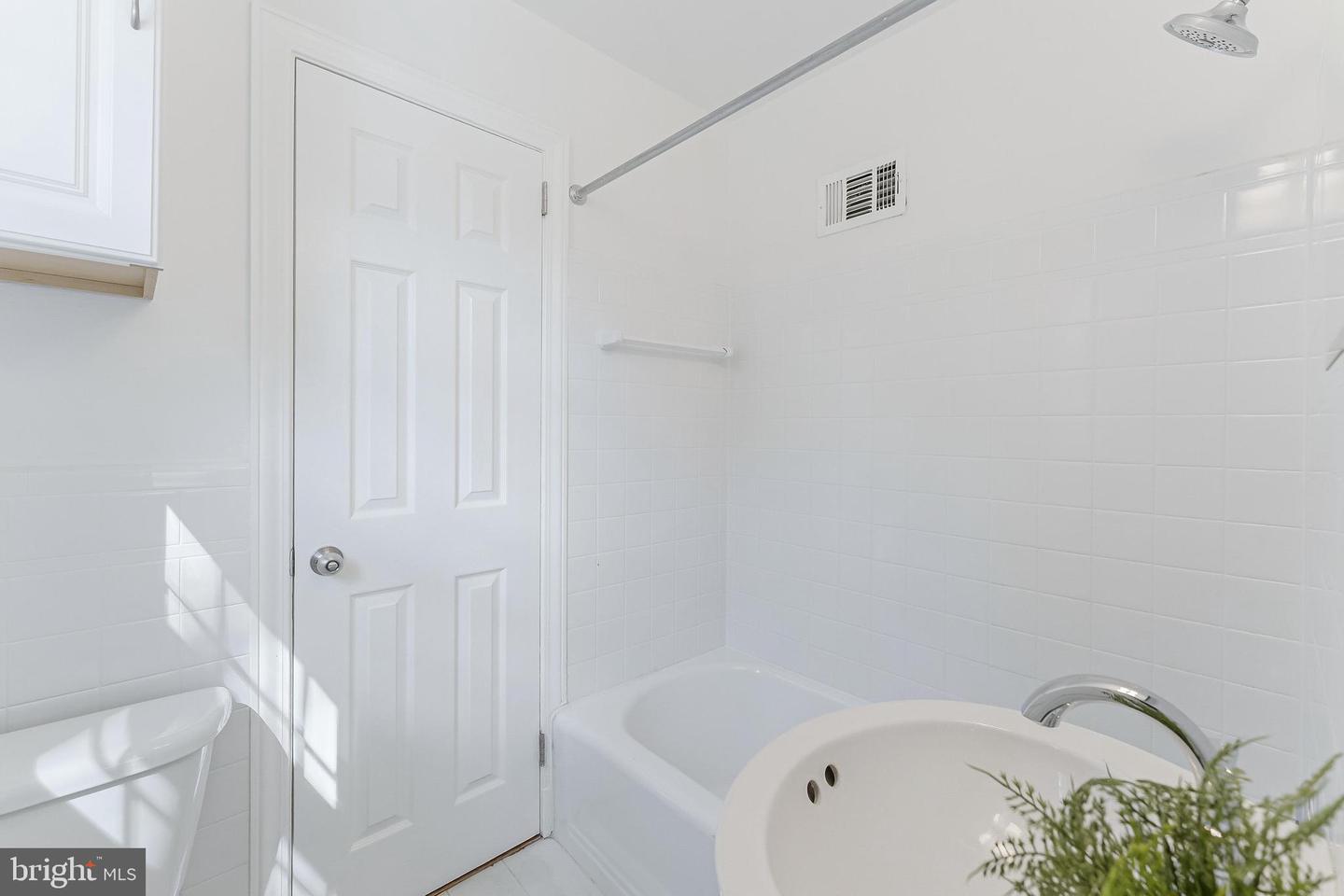 3912 6TH ST S, ARLINGTON, Virginia 22204, 3 Bedrooms Bedrooms, ,3 BathroomsBathrooms,Residential,For sale,3912 6TH ST S,VAAR2053366 MLS # VAAR2053366
