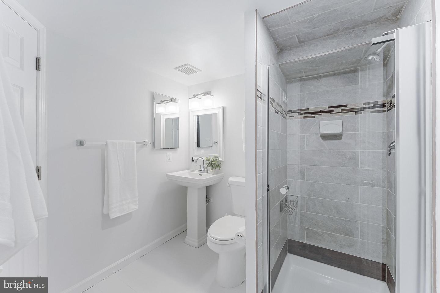 3912 6TH ST S, ARLINGTON, Virginia 22204, 3 Bedrooms Bedrooms, ,3 BathroomsBathrooms,Residential,For sale,3912 6TH ST S,VAAR2053366 MLS # VAAR2053366