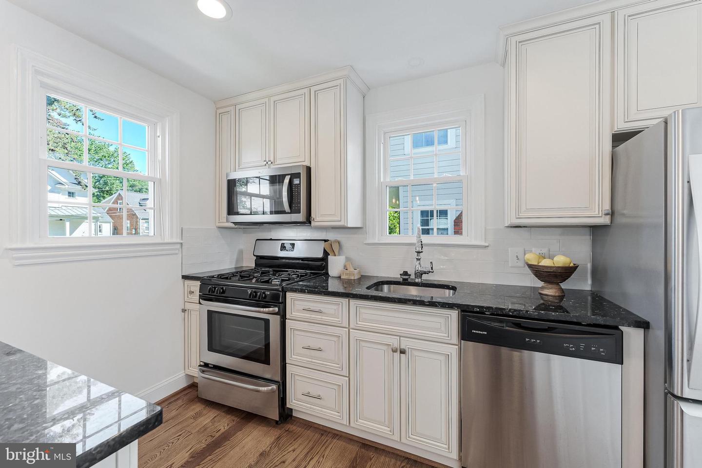 3912 6TH ST S, ARLINGTON, Virginia 22204, 3 Bedrooms Bedrooms, ,3 BathroomsBathrooms,Residential,For sale,3912 6TH ST S,VAAR2053366 MLS # VAAR2053366