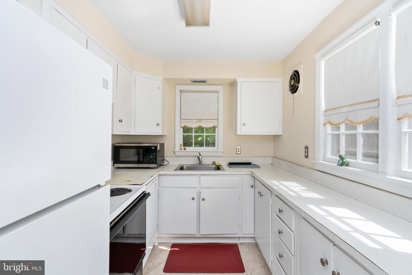 6510 OAKWOOD DR, FALLS CHURCH, Virginia 22041, 4 Bedrooms Bedrooms, ,2 BathroomsBathrooms,Residential,For sale,6510 OAKWOOD DR,VAFX2222664 MLS # VAFX2222664
