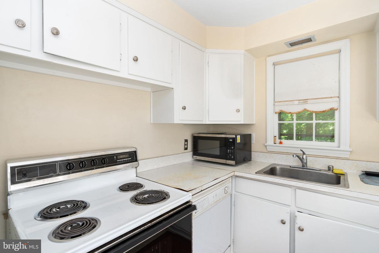 6510 OAKWOOD DR, FALLS CHURCH, Virginia 22041, 4 Bedrooms Bedrooms, ,2 BathroomsBathrooms,Residential,For sale,6510 OAKWOOD DR,VAFX2222664 MLS # VAFX2222664