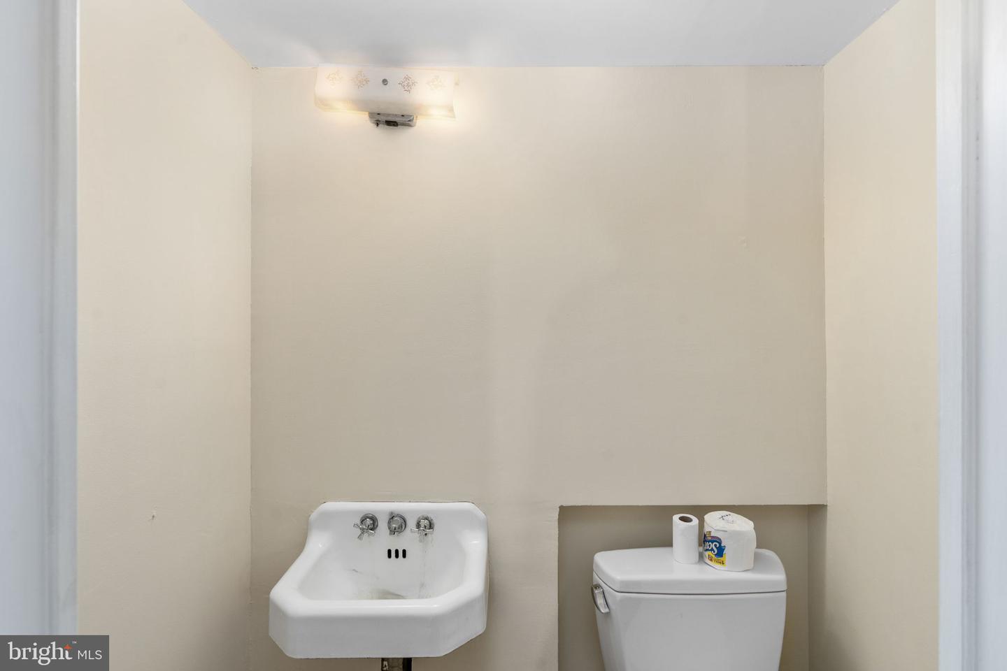 6510 OAKWOOD DR, FALLS CHURCH, Virginia 22041, 4 Bedrooms Bedrooms, ,2 BathroomsBathrooms,Residential,For sale,6510 OAKWOOD DR,VAFX2222664 MLS # VAFX2222664
