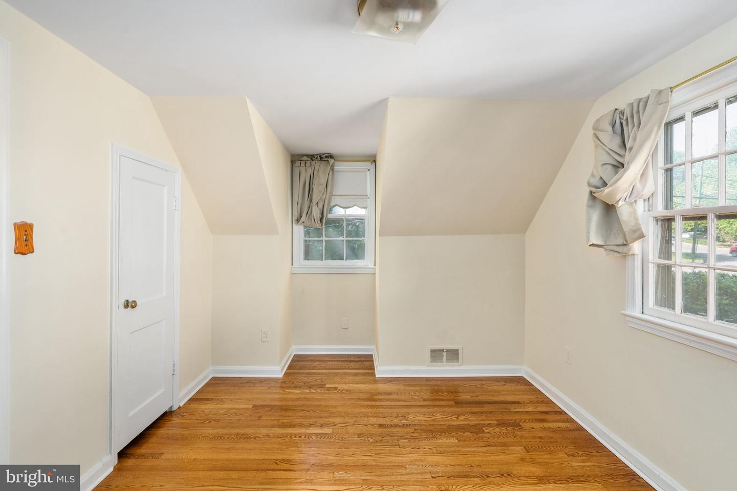 6510 OAKWOOD DR, FALLS CHURCH, Virginia 22041, 4 Bedrooms Bedrooms, ,2 BathroomsBathrooms,Residential,For sale,6510 OAKWOOD DR,VAFX2222664 MLS # VAFX2222664