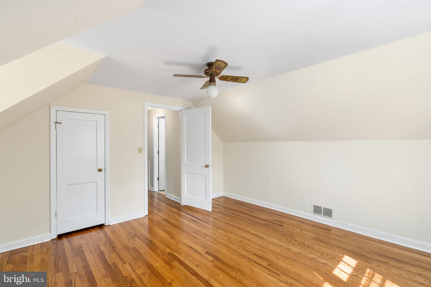6510 OAKWOOD DR, FALLS CHURCH, Virginia 22041, 4 Bedrooms Bedrooms, ,2 BathroomsBathrooms,Residential,For sale,6510 OAKWOOD DR,VAFX2222664 MLS # VAFX2222664