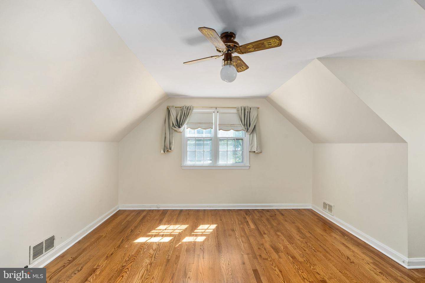 6510 OAKWOOD DR, FALLS CHURCH, Virginia 22041, 4 Bedrooms Bedrooms, ,2 BathroomsBathrooms,Residential,For sale,6510 OAKWOOD DR,VAFX2222664 MLS # VAFX2222664