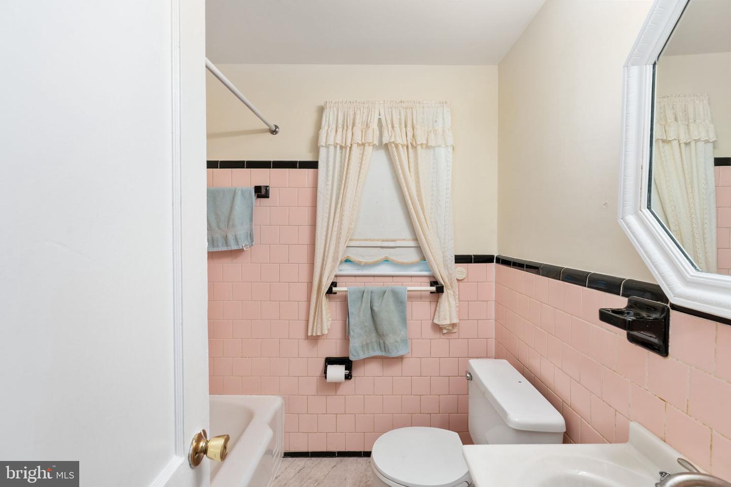 6510 OAKWOOD DR, FALLS CHURCH, Virginia 22041, 4 Bedrooms Bedrooms, ,2 BathroomsBathrooms,Residential,For sale,6510 OAKWOOD DR,VAFX2222664 MLS # VAFX2222664